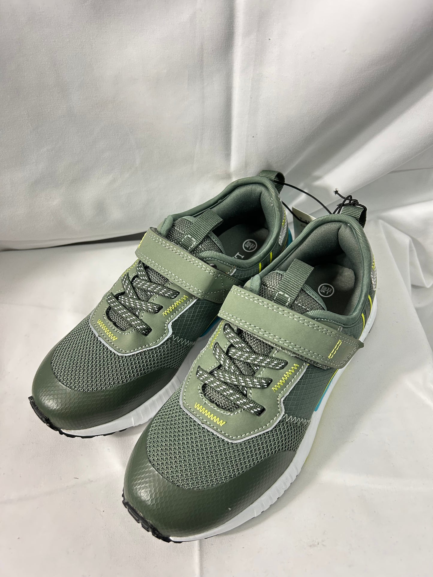 Kids size 1 - trainers