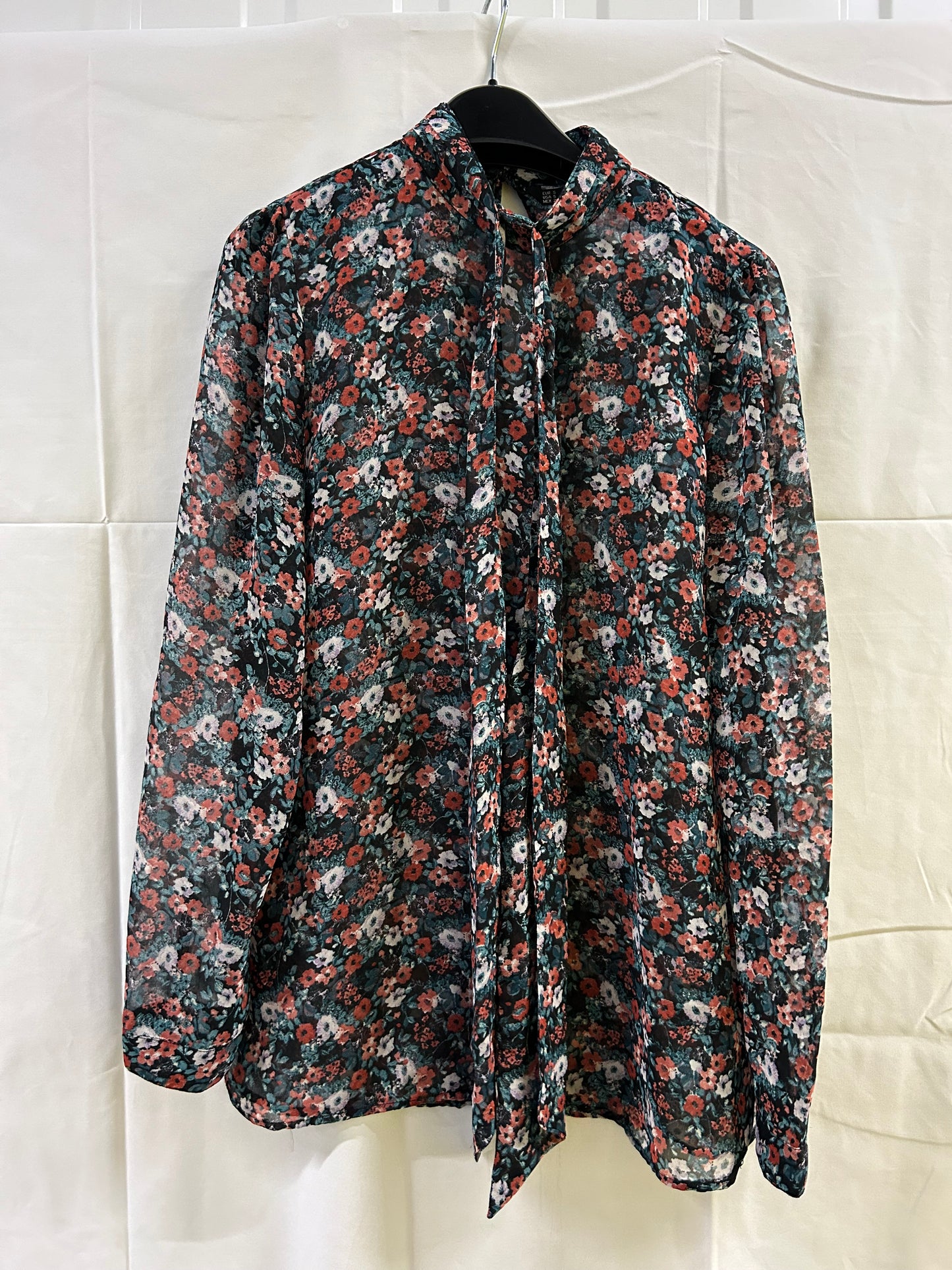 Ladies Size 8 Red and Green Flower Top