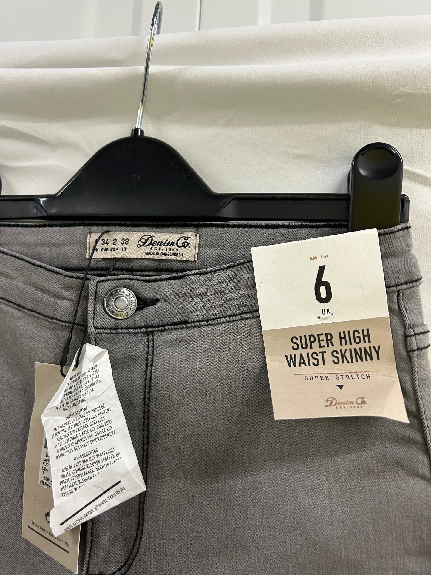 Ladies Size 6 Denim&Co Grey Jeans