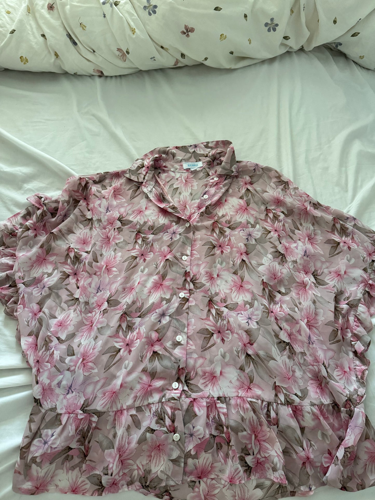 Ladies size medium - ‘Blue Vanilla’ pink floral top shirt