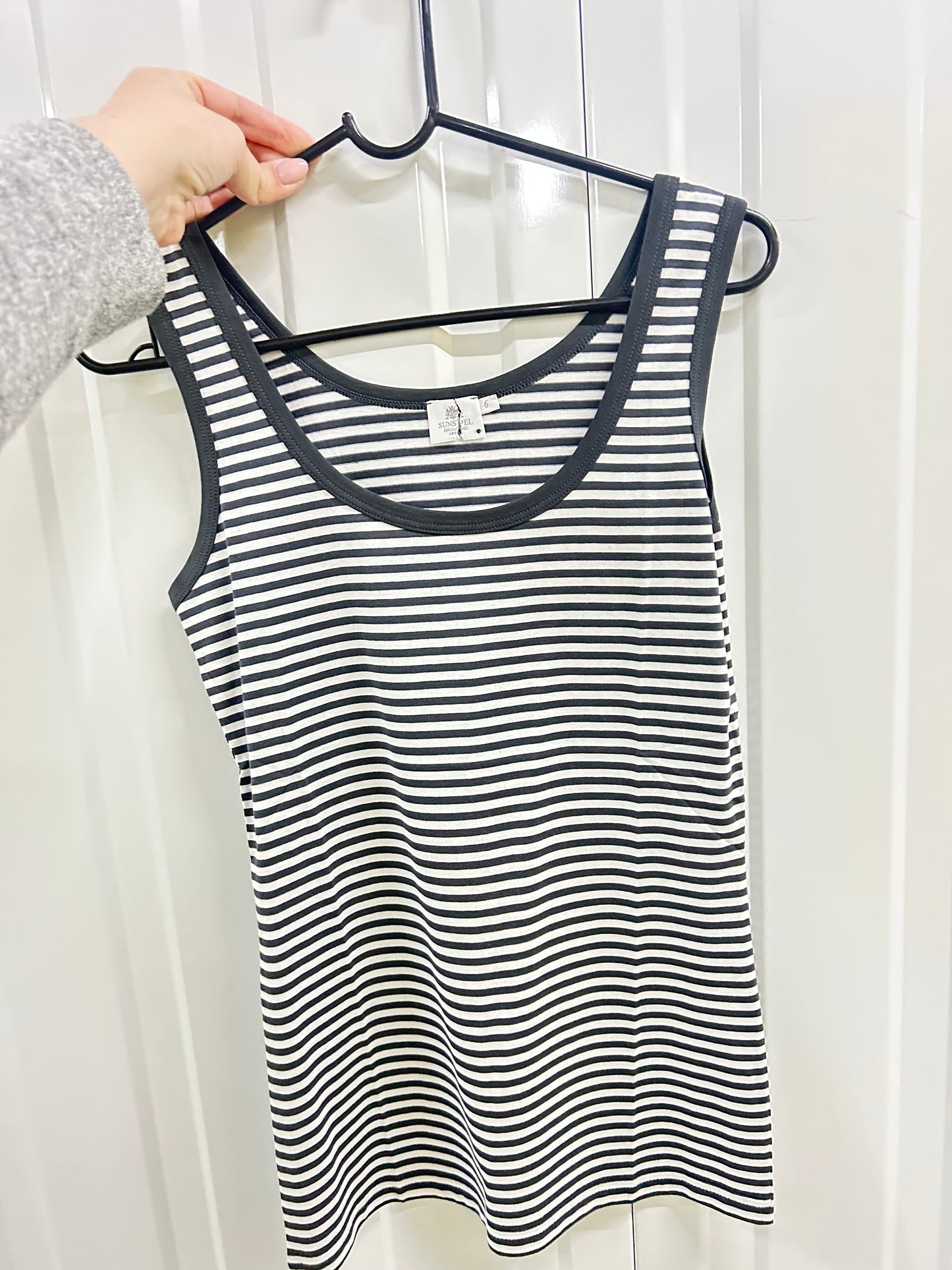 Ladies Size 6 Grey and White Sunspel Vest