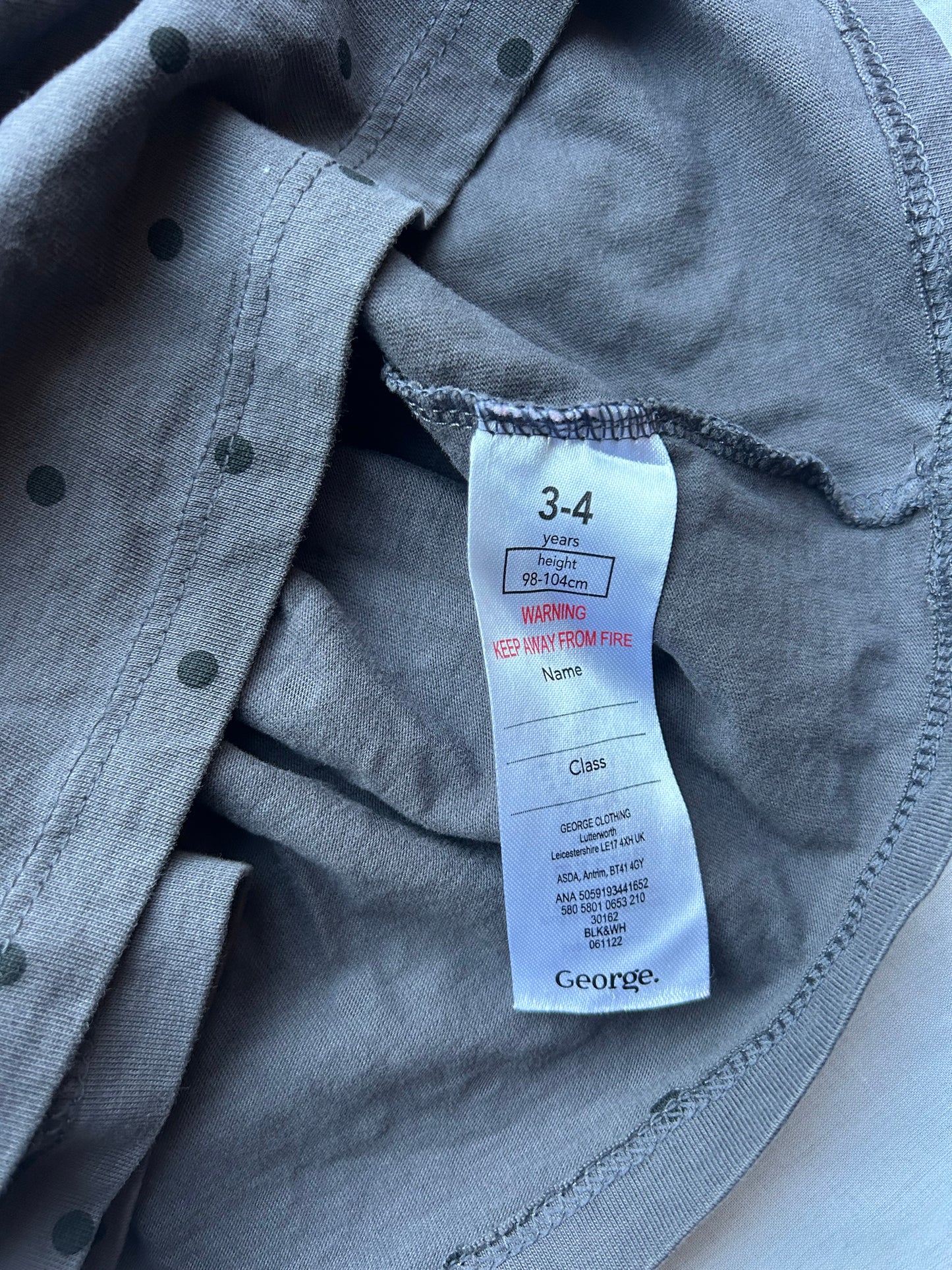 Kids Age 3-4 Grey polka dot top