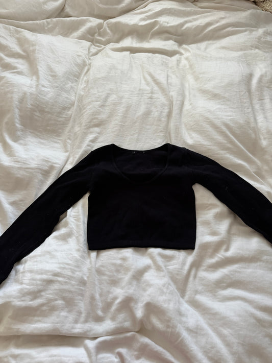 Ladies size medium - long sleeve black crop top