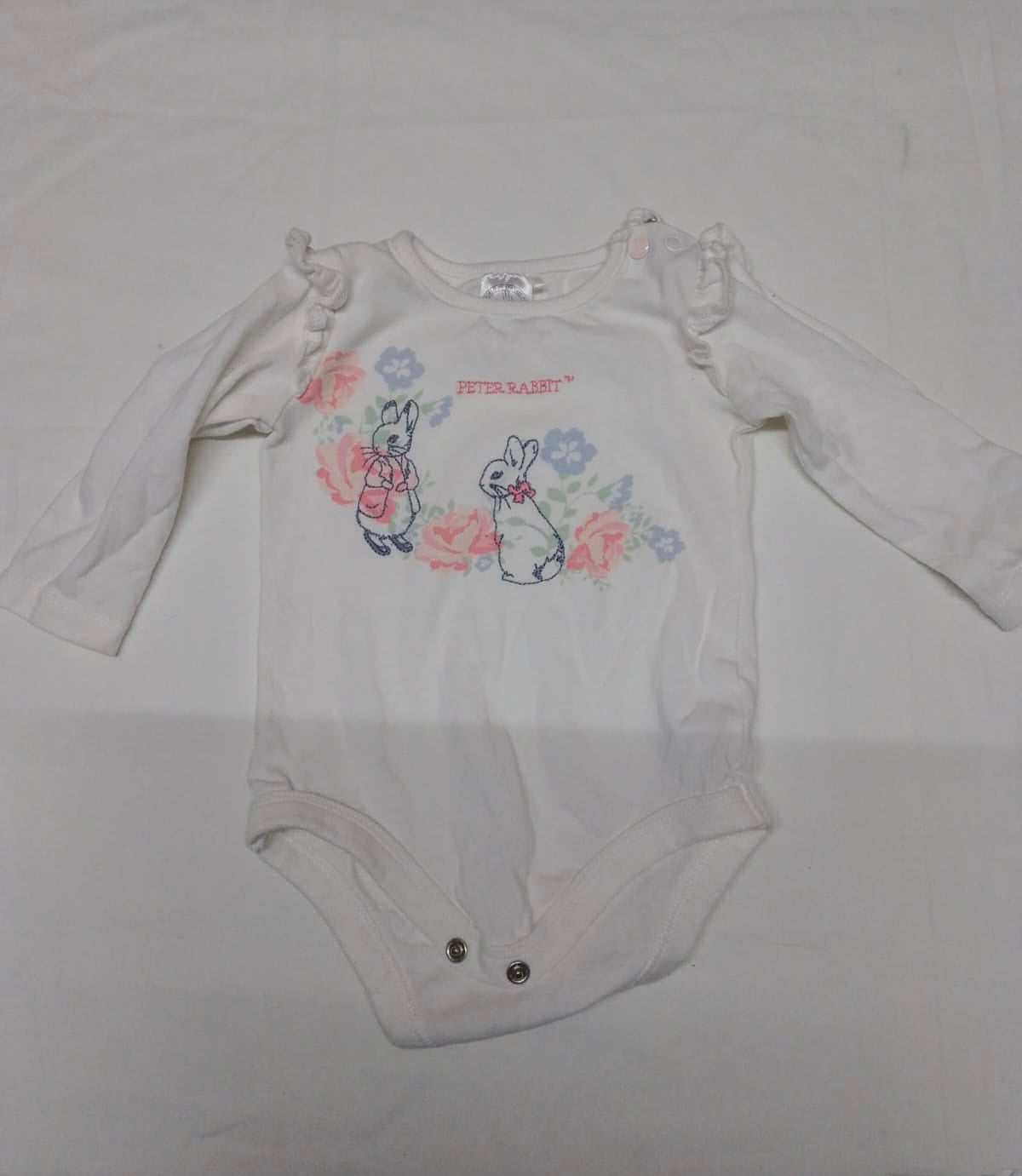 Baby 3-6 months Peter Rabbit white baby grow