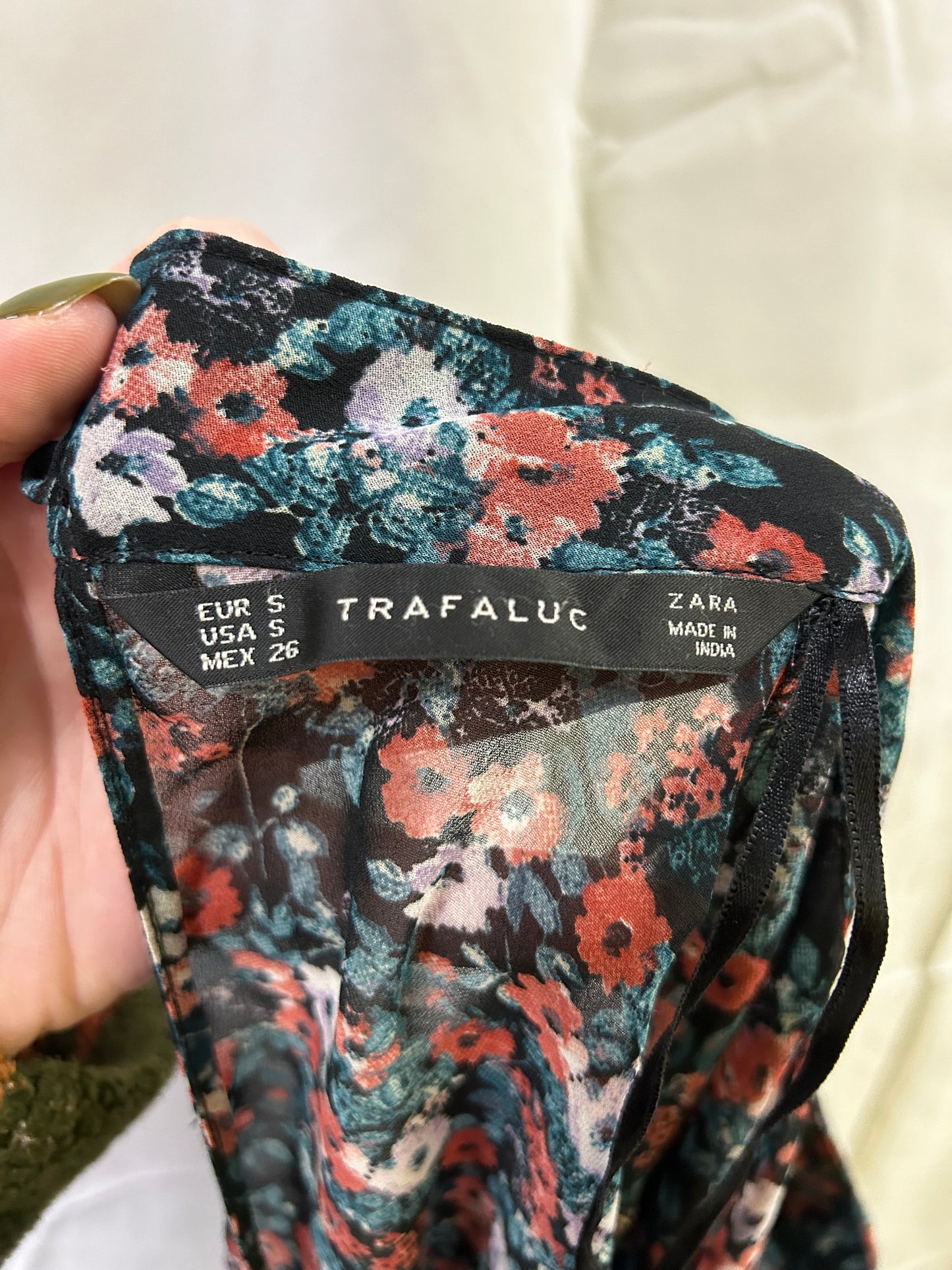 Ladies Size 8 Red and Green Flower Top