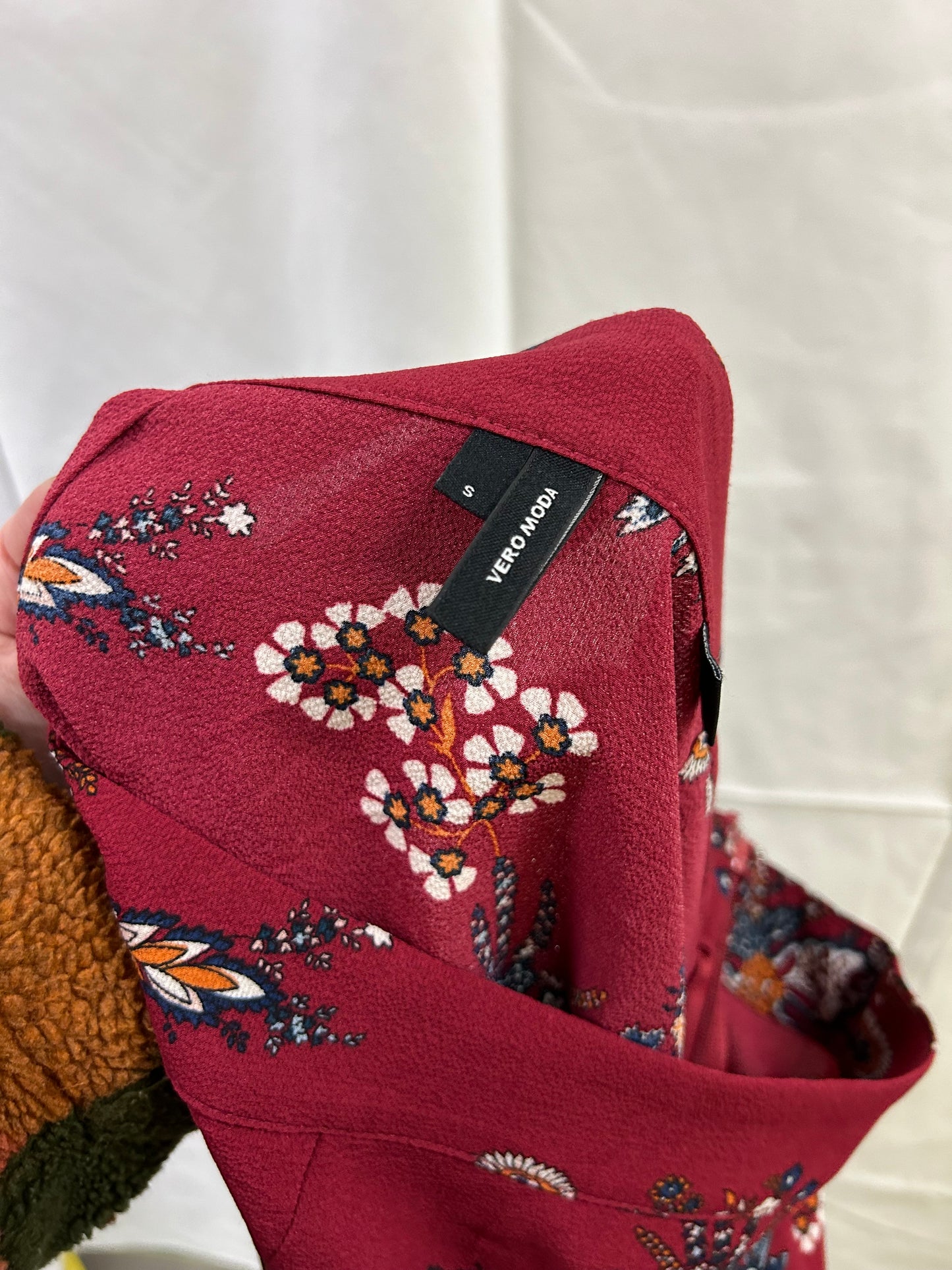 Ladies Size 8 'Vera Moda' Red Flower Skirt