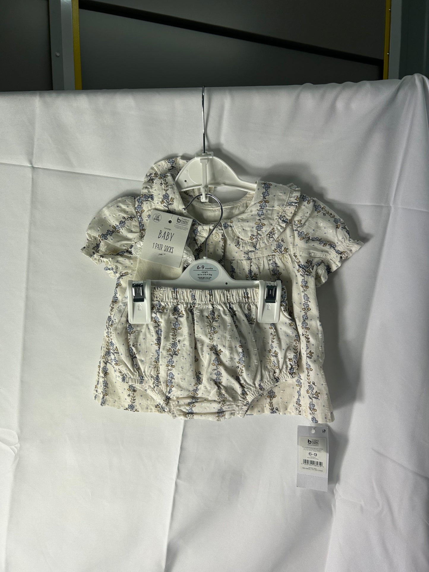 Kids 6-9 months - white daisy top and shorts and socks set George@Asda