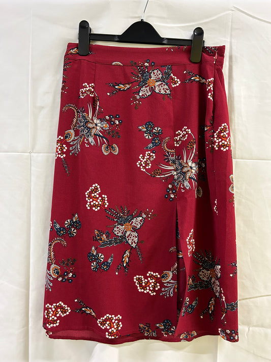 Ladies Size 8 'Vera Moda' Red Flower Skirt