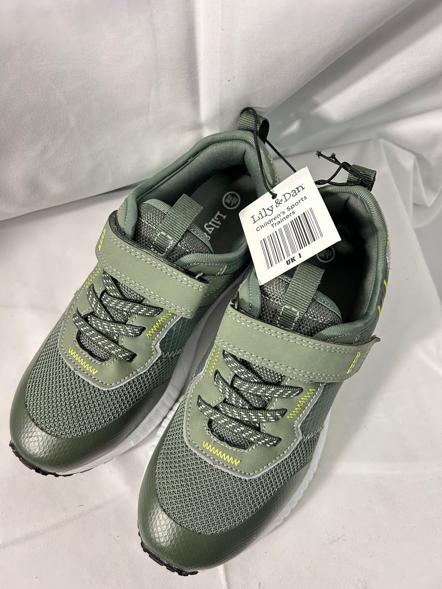 Kids size 1 - trainers