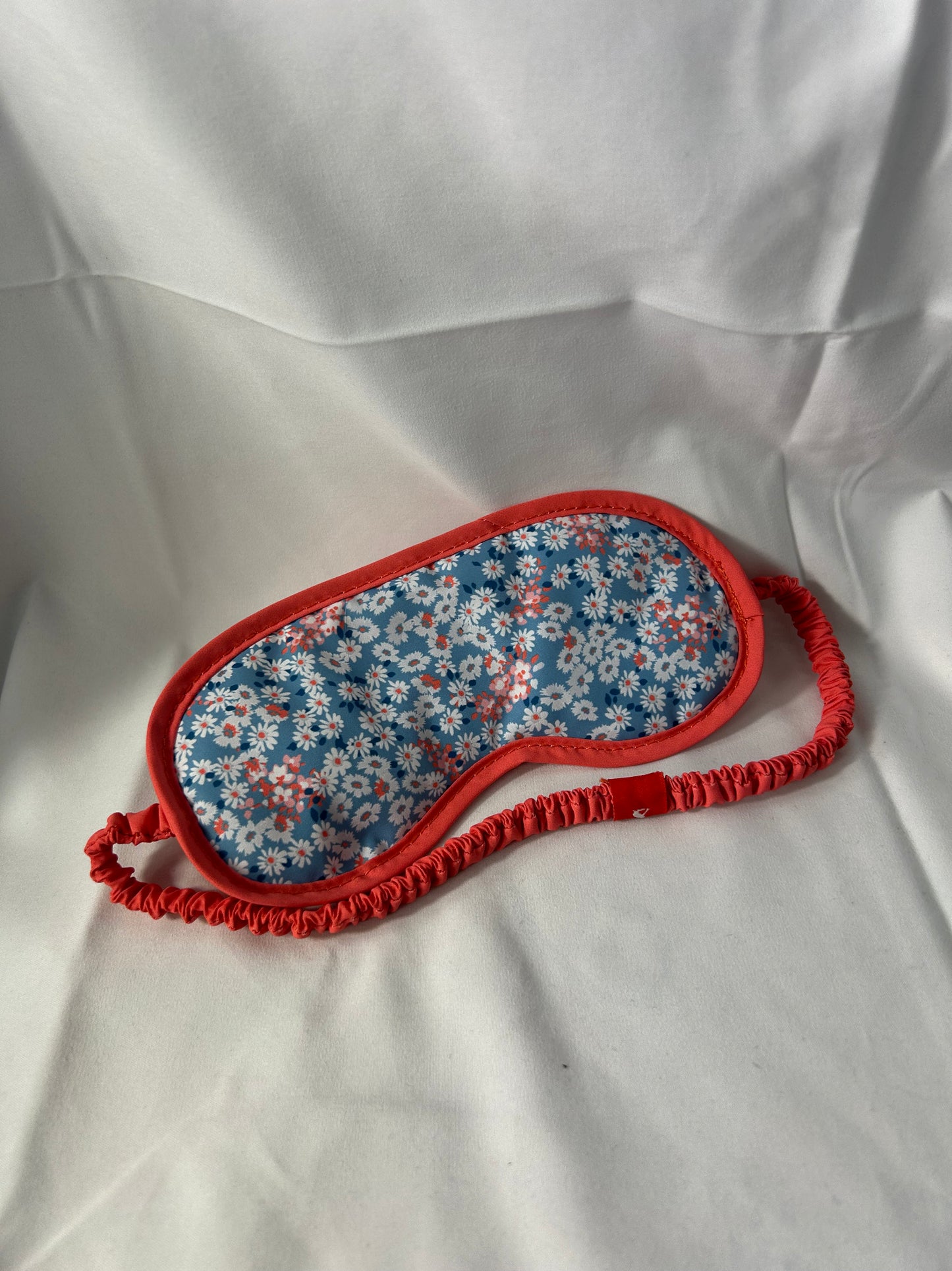 Eye mask / sleep mask