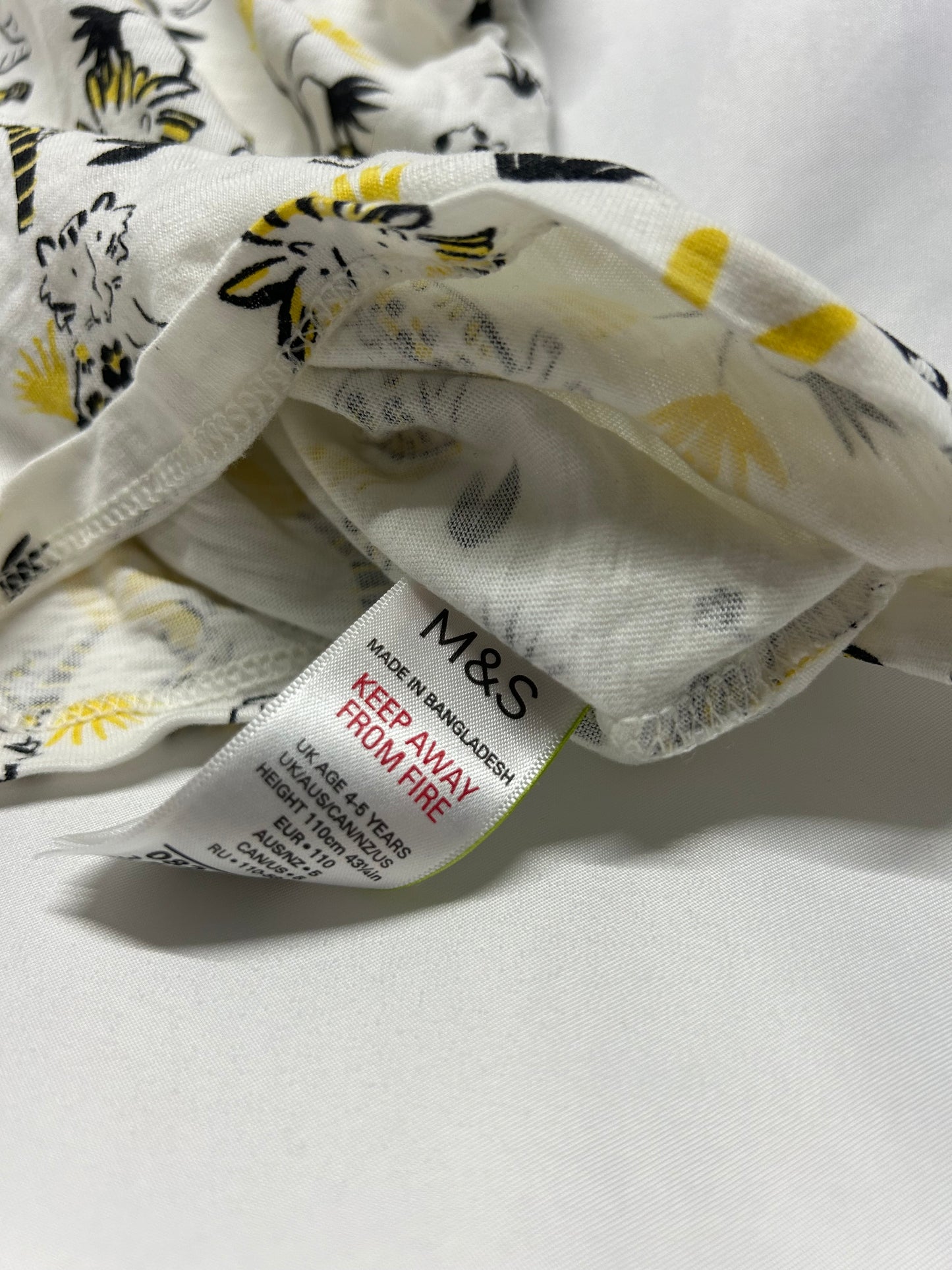 Kids 4-5 Animals on White Tshirt with yellow M&S