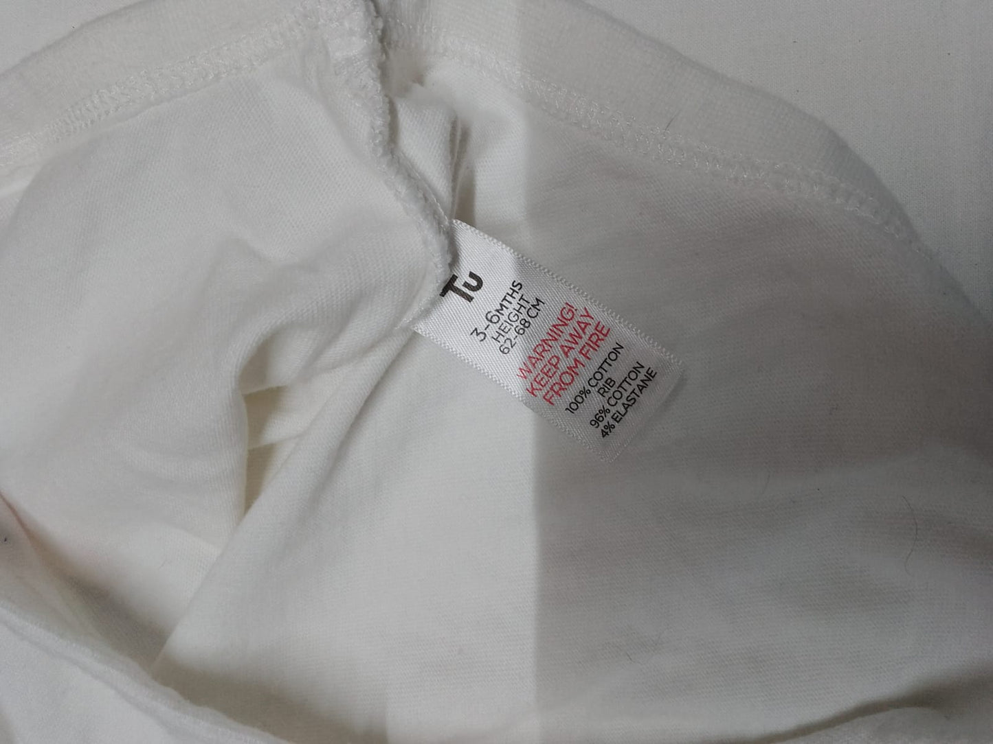 Baby 3-6 months Peter Rabbit white baby grow