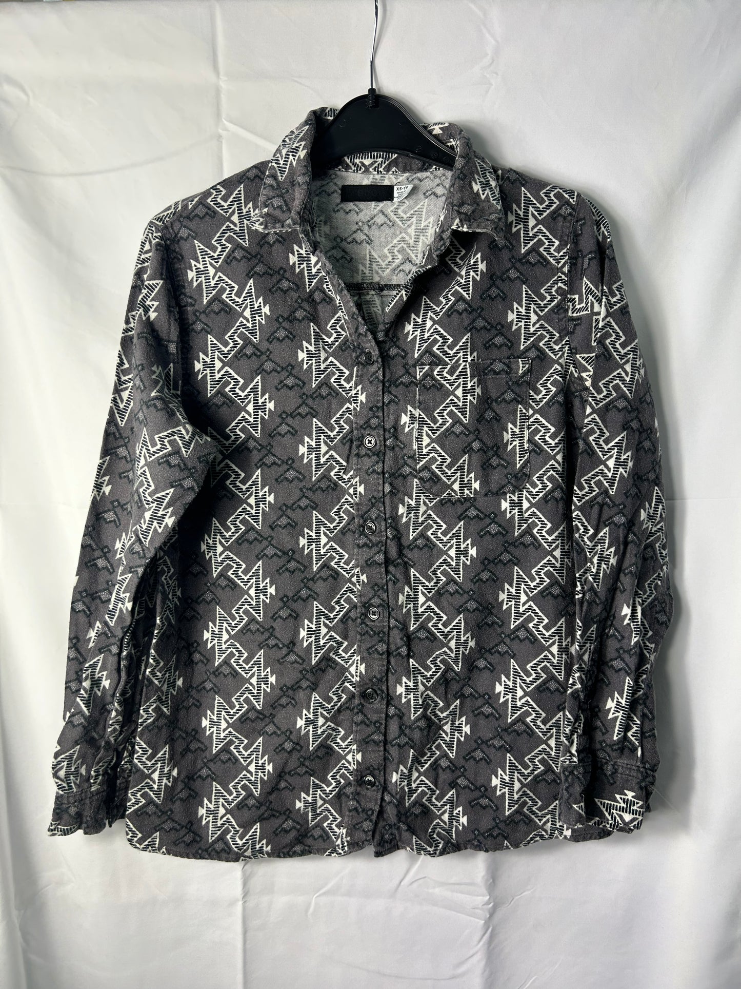 Ladies size XS - BDG Grey patterened shirt