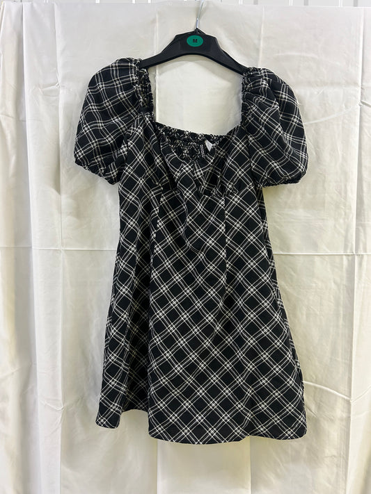 Ladies Size 10 Black and White Divide Dress