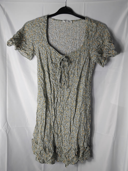 Ladies size 6 - Primark ladies short floral dress