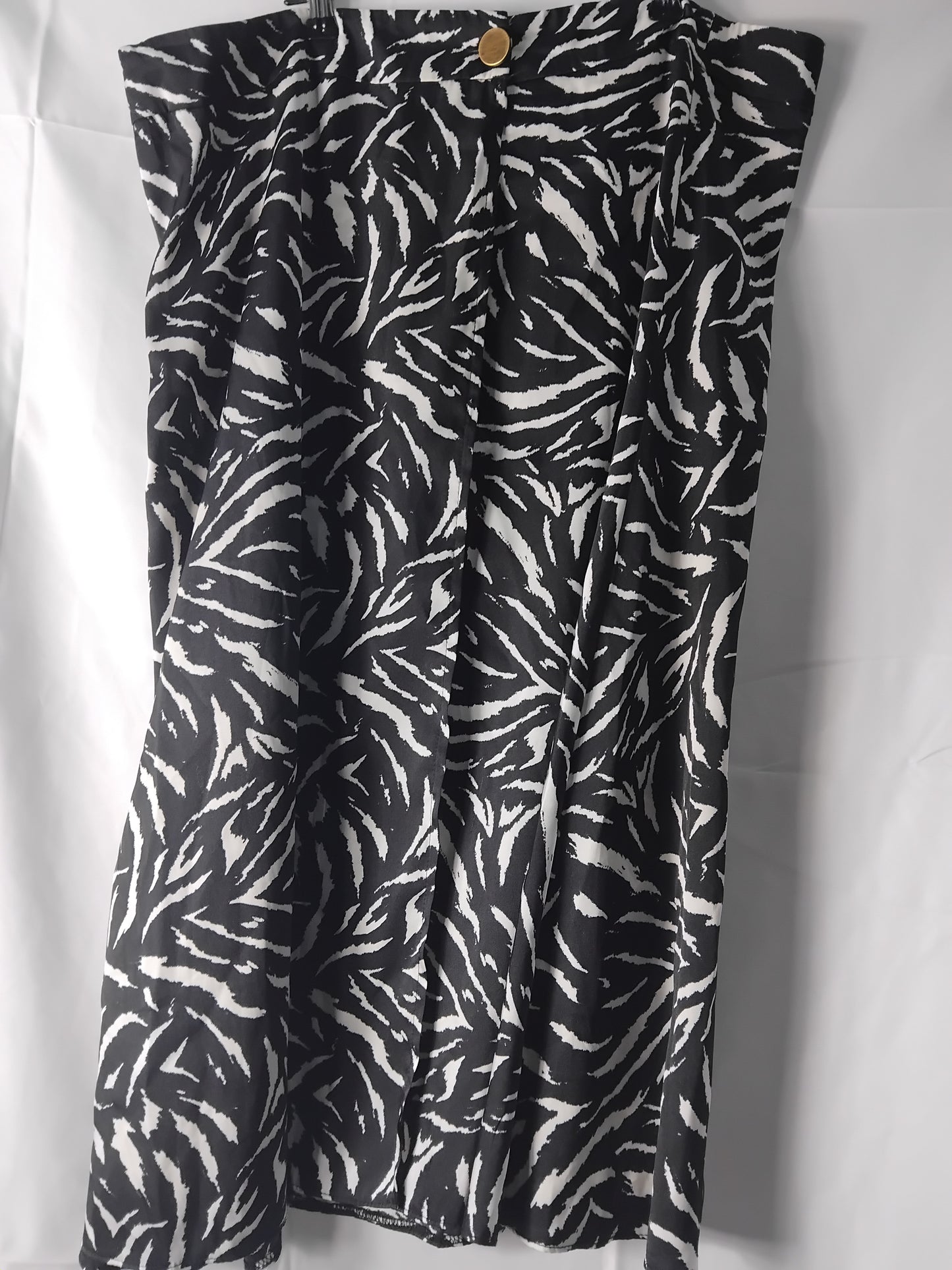 Ladies George Black Patterned skirt - est Size 14