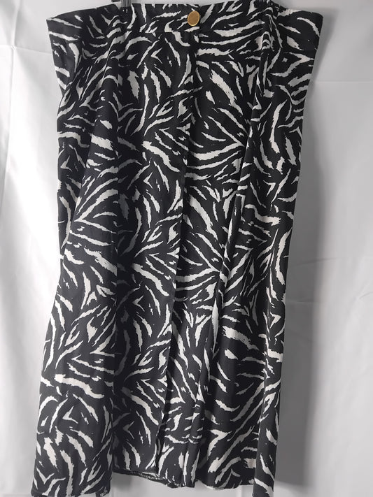 Ladies George Black Patterned skirt - est Size 14