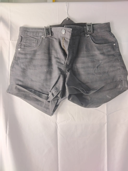 Ladies H&M Black shorts - Size 16