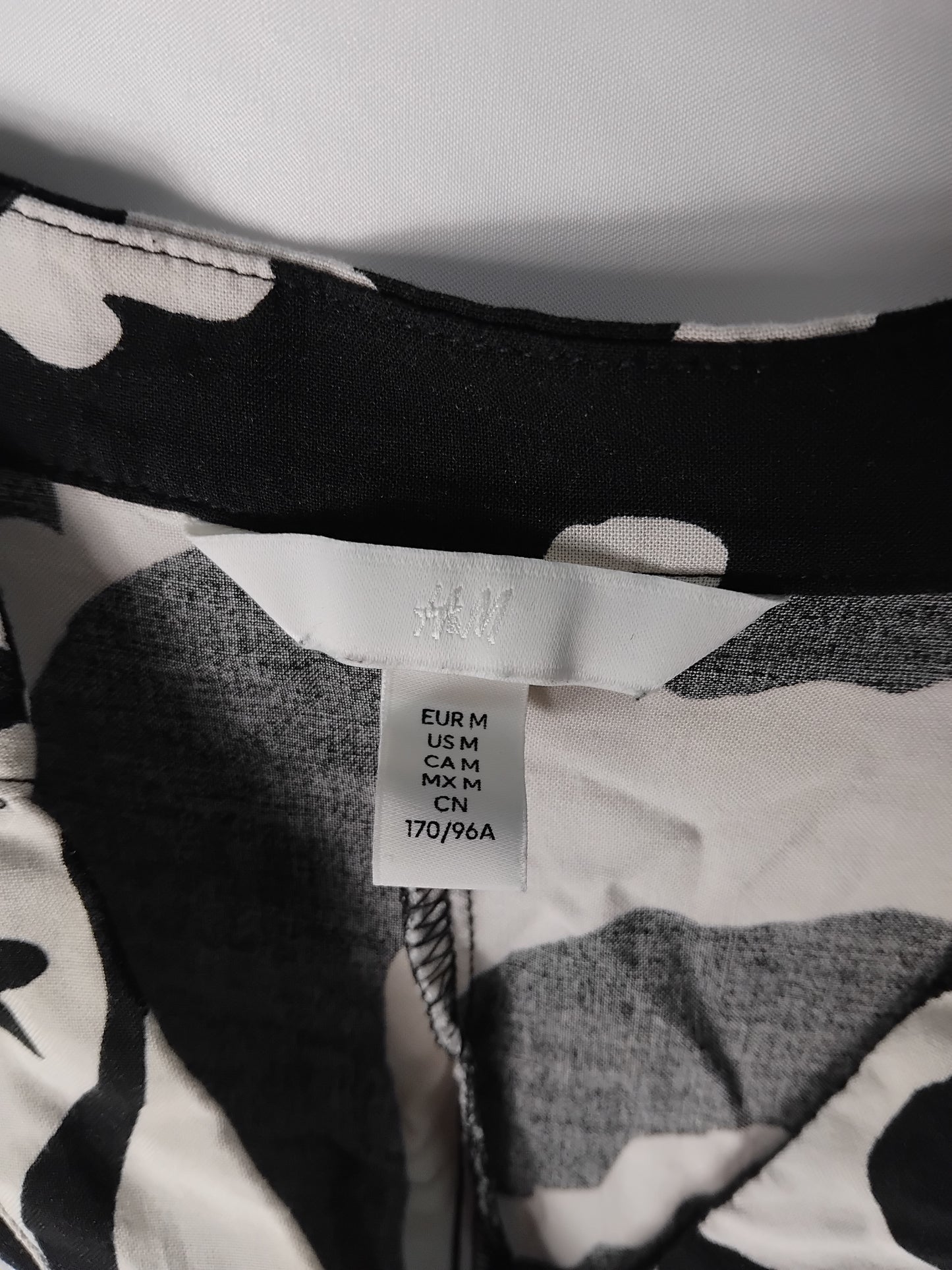 Ladies H&M Black and White printed dress - Size Medium