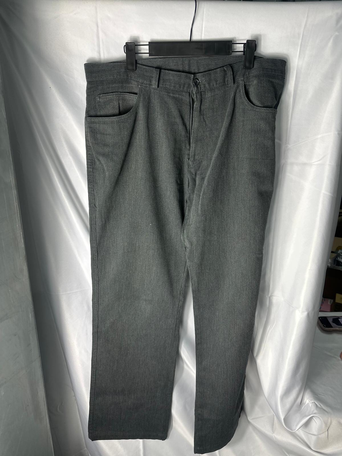 Men's GEORGE Trousers Black short - Size 36W 29L